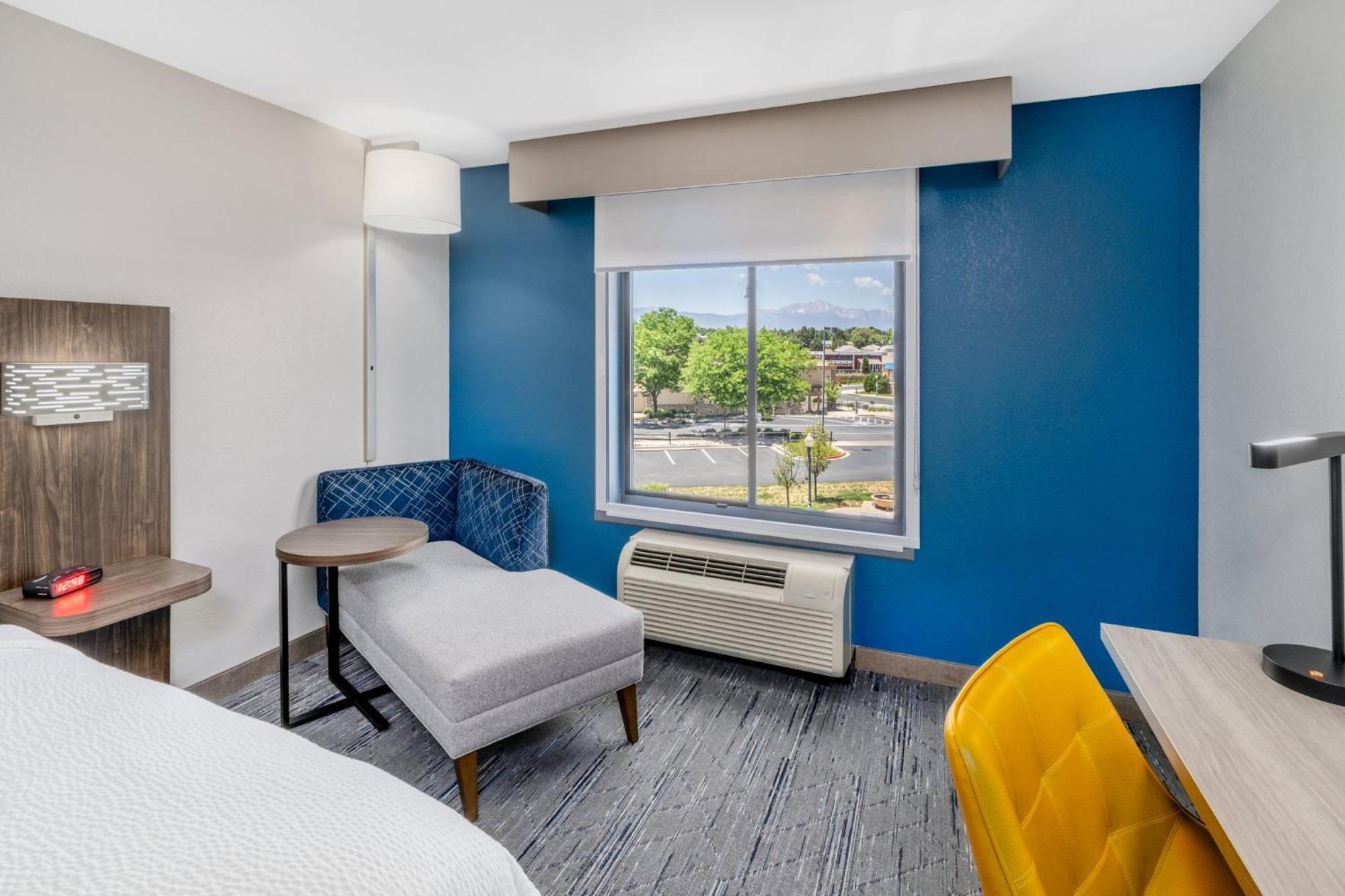 Holiday Inn Express - Colorado Springs - First & Main By Ihg Dış mekan fotoğraf