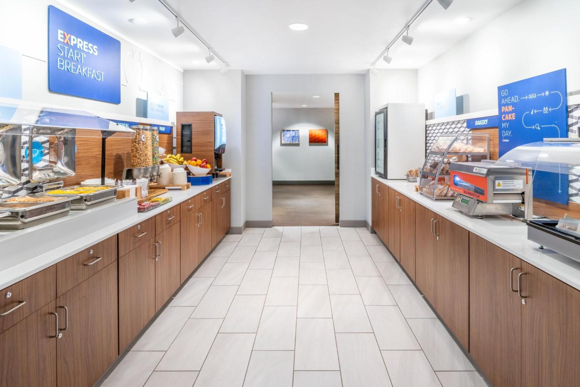 Holiday Inn Express - Colorado Springs - First & Main By Ihg Dış mekan fotoğraf